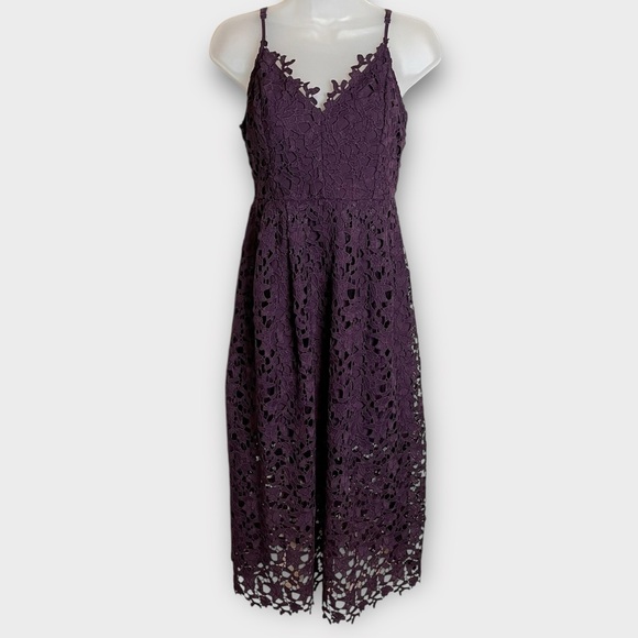 ASTR the Label Revolve Lace Midi Dress Size Medium purple cocktail wedding guest - Picture 3 of 7